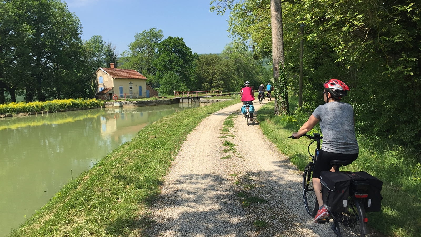 Escapade à vélo le long du canal de Bourgogne