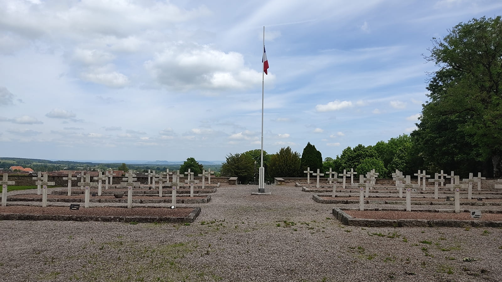 Cimetière militaire de Saulieu