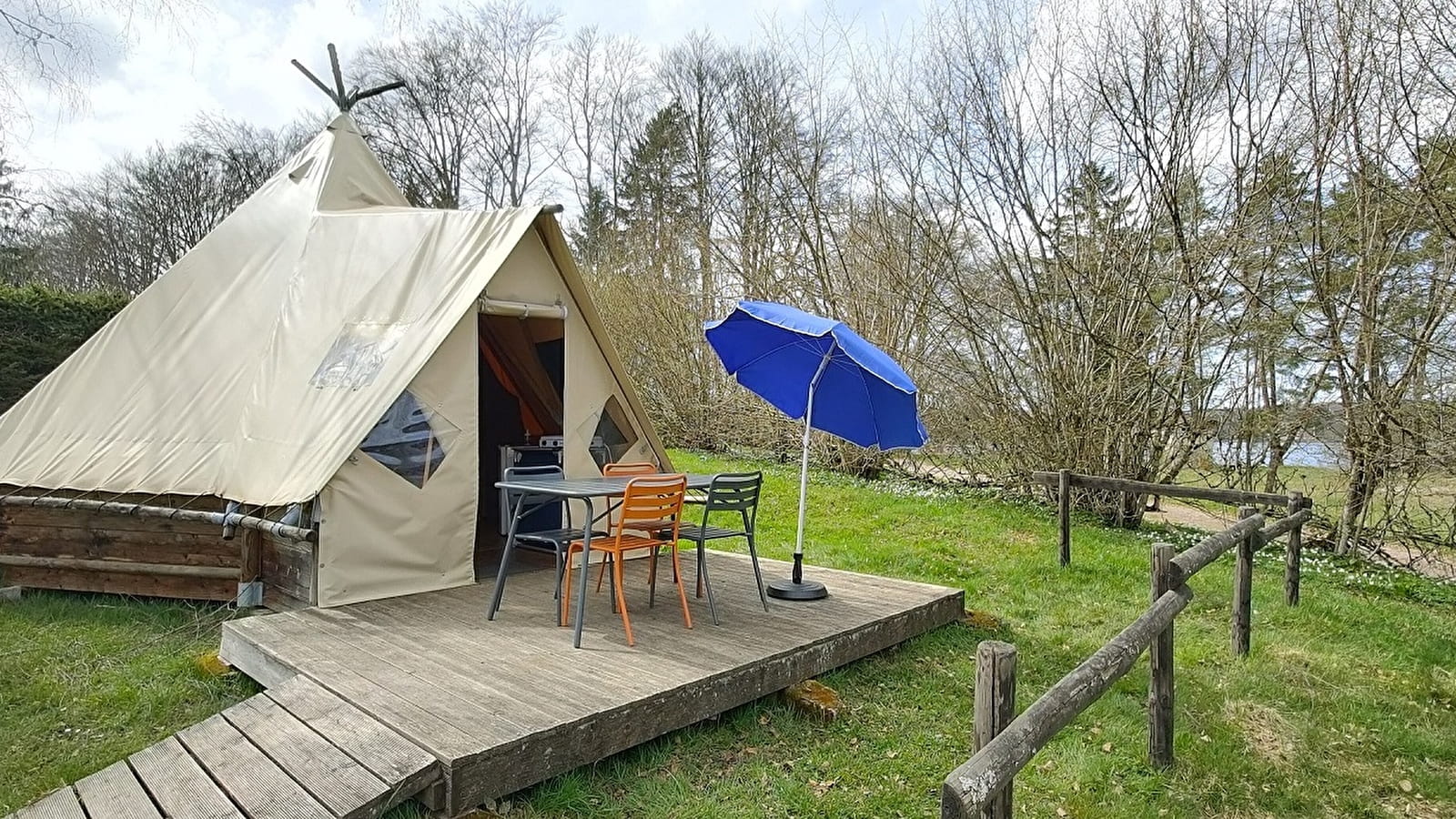 Location hébergements Tipis n°1 de 4 personnes Lac des Settons Morvan - Activital