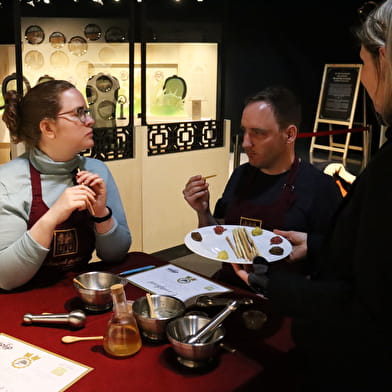 Atelier de création de la moutarde à la Cité Internationale de la Gastronomie et du Vin