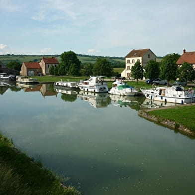 Port de Plaisance de Pont Royal - La Maison du Canal - Clamerey